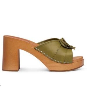 Free People Swedish Hasbeens NWT Olive Green Detail Crowded Slip In Clog fun!🌈